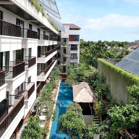 Jambuluwuk Oceano Seminyak Hotel Exterior photo The hotel's pool