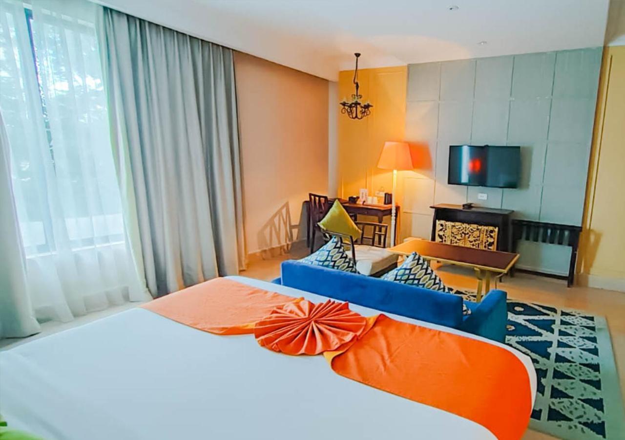 Jambuluwuk Oceano Seminyak Hotel Exterior photo A room at the hotel