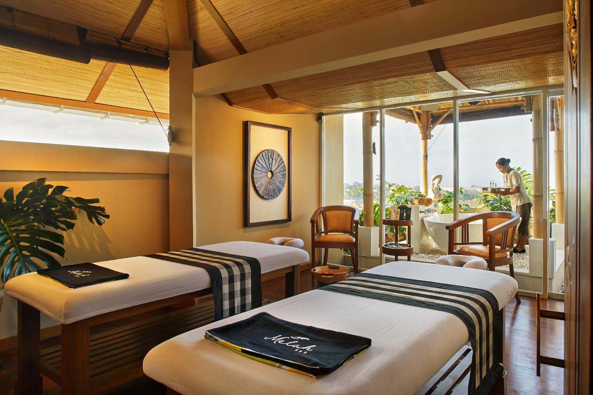 Jambuluwuk Oceano Seminyak Hotel Exterior photo The Spa at The Landmark