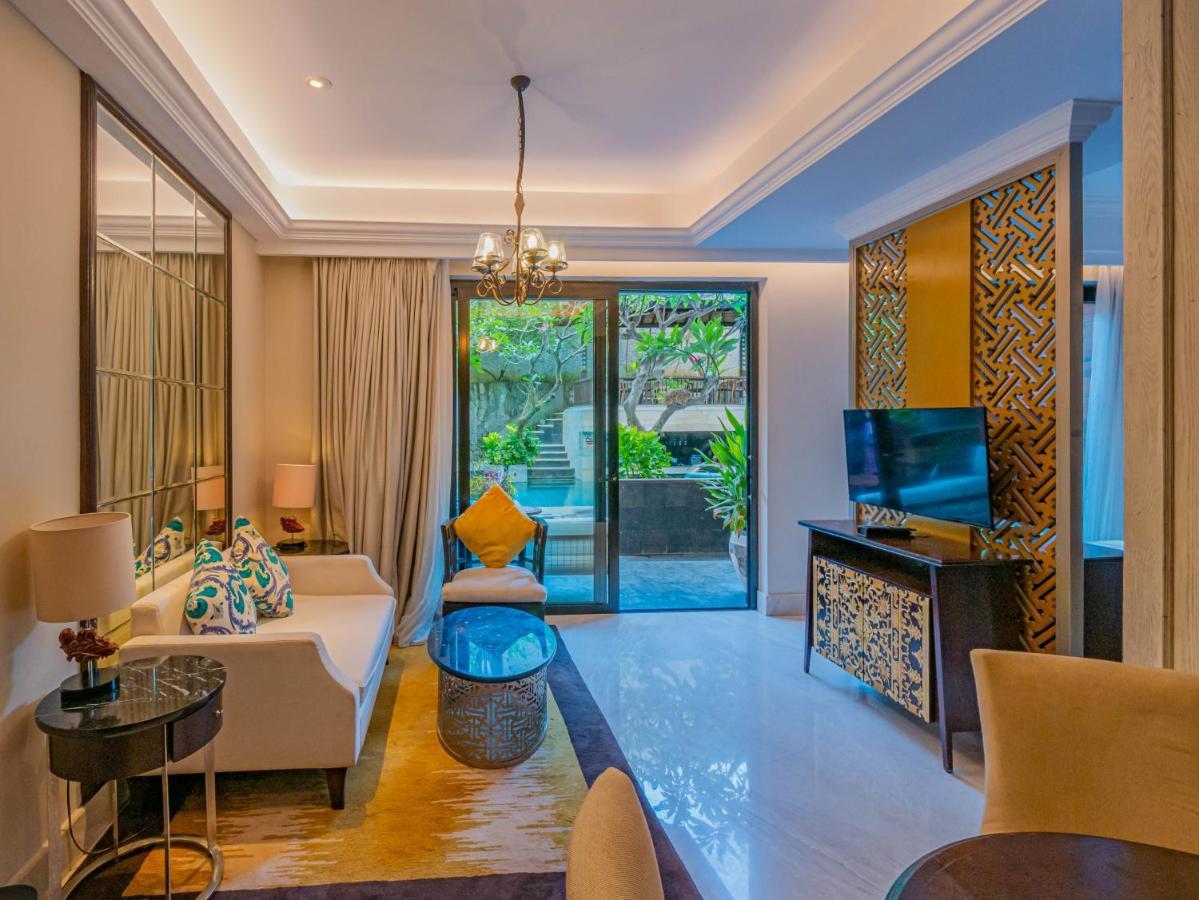 Jambuluwuk Oceano Seminyak Hotel Exterior photo A suite at the hotel