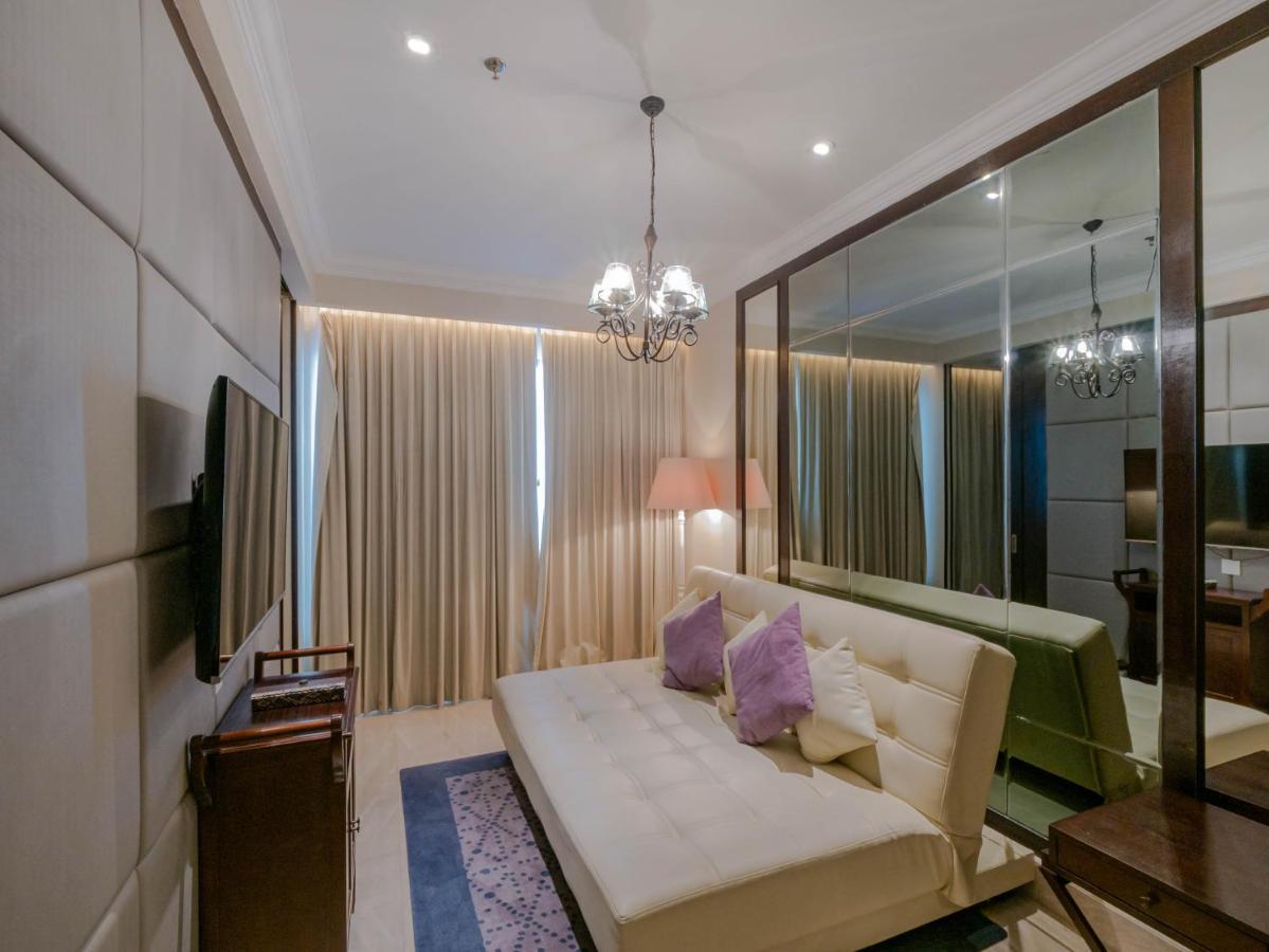 Jambuluwuk Oceano Seminyak Hotel Exterior photo A bedroom at the hotel