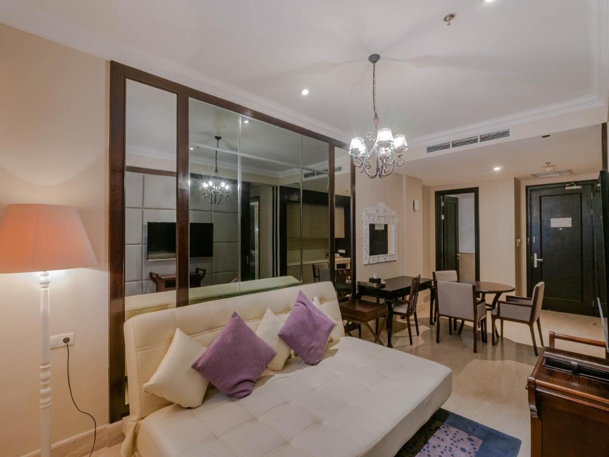 Jambuluwuk Oceano Seminyak Hotel Exterior photo A living room in a typical apartment