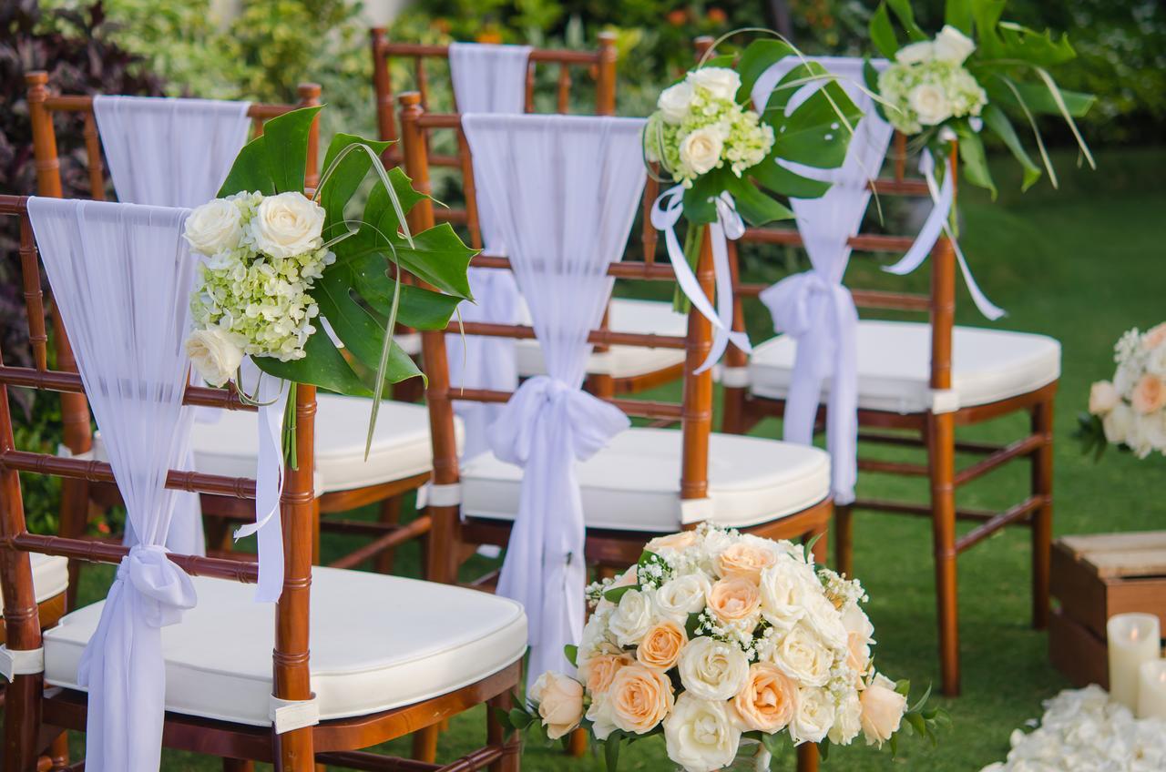 Jambuluwuk Oceano Seminyak Hotel Exterior photo Chivari chairs decorated for a wedding